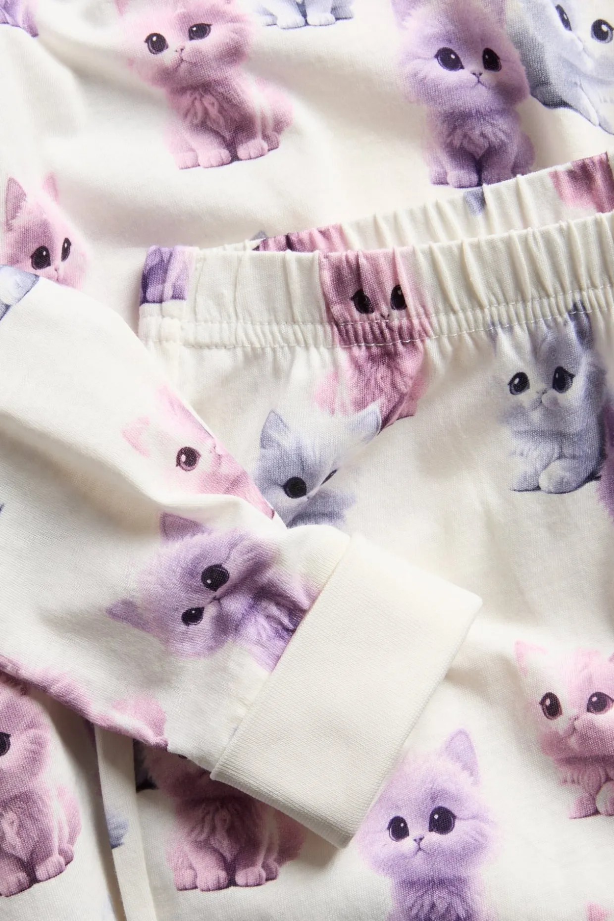 Pyjamas med kattemønster i bomullstrikot