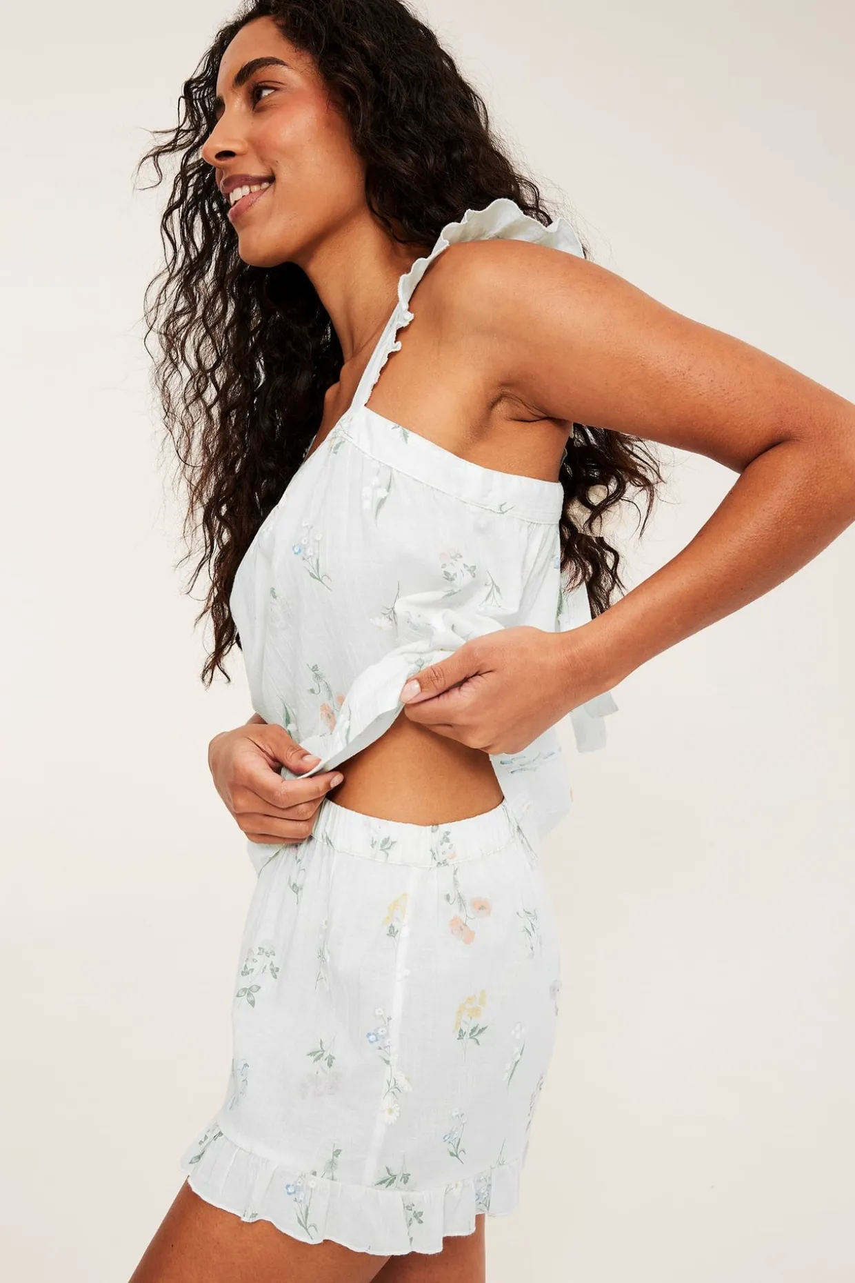 Pyjamassett med volangdetaljer