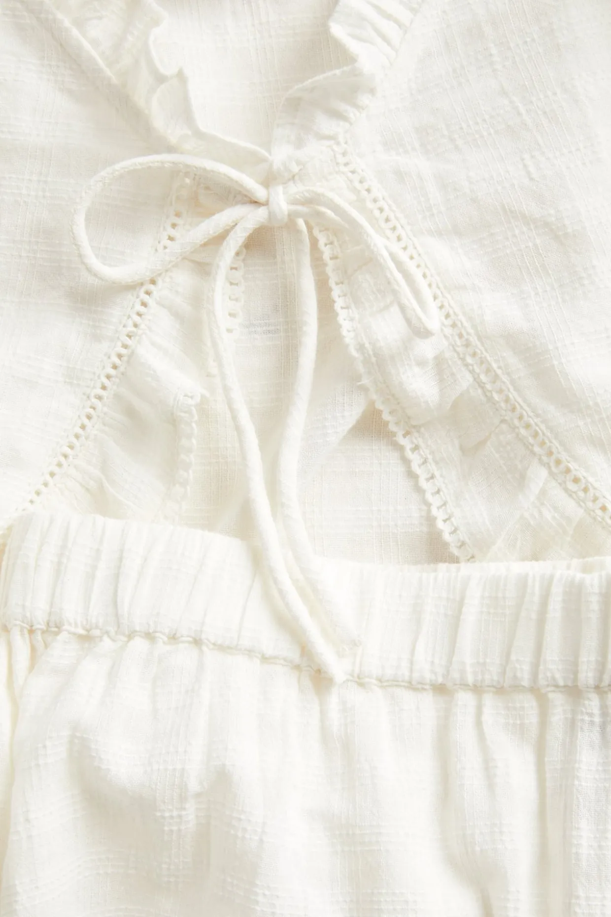 Pyjamassett med volangdetaljer