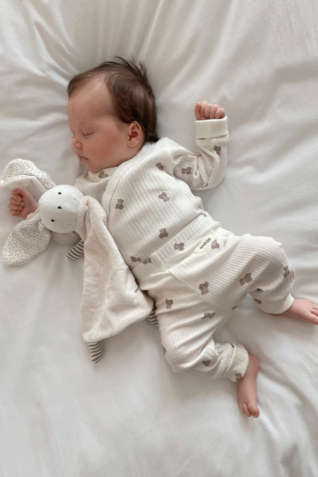 Ribbestrikket body med kosebamser
