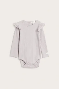 Ribbestrikket body med volanger