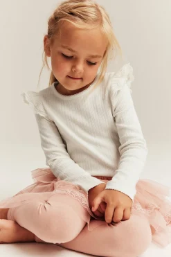 Ribbestrikket topp med volanger