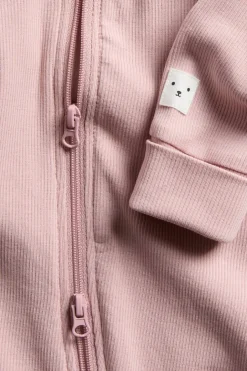 Ribbet jumpsuit med ribbekanter som kan brettes ned