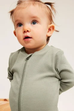Ribbet jumpsuit med ribbekanter som kan brettes ned