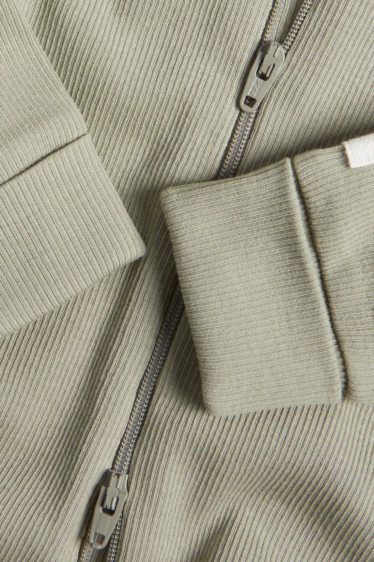 Ribbet jumpsuit med ribbekanter som kan brettes ned