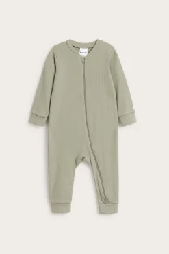Ribbet jumpsuit med ribbekanter som kan brettes ned