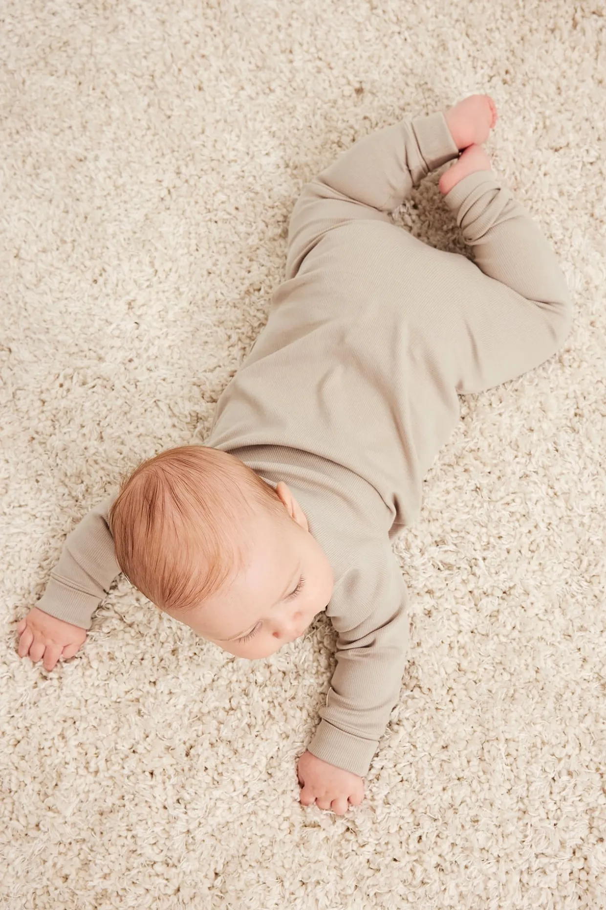 Ribbet jumpsuit med ribbekanter som kan brettes ned