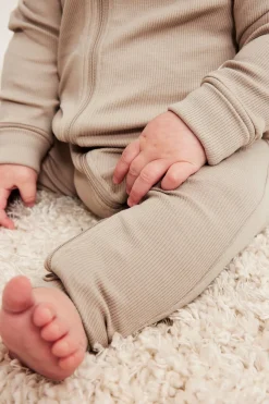 Ribbet jumpsuit med ribbekanter som kan brettes ned