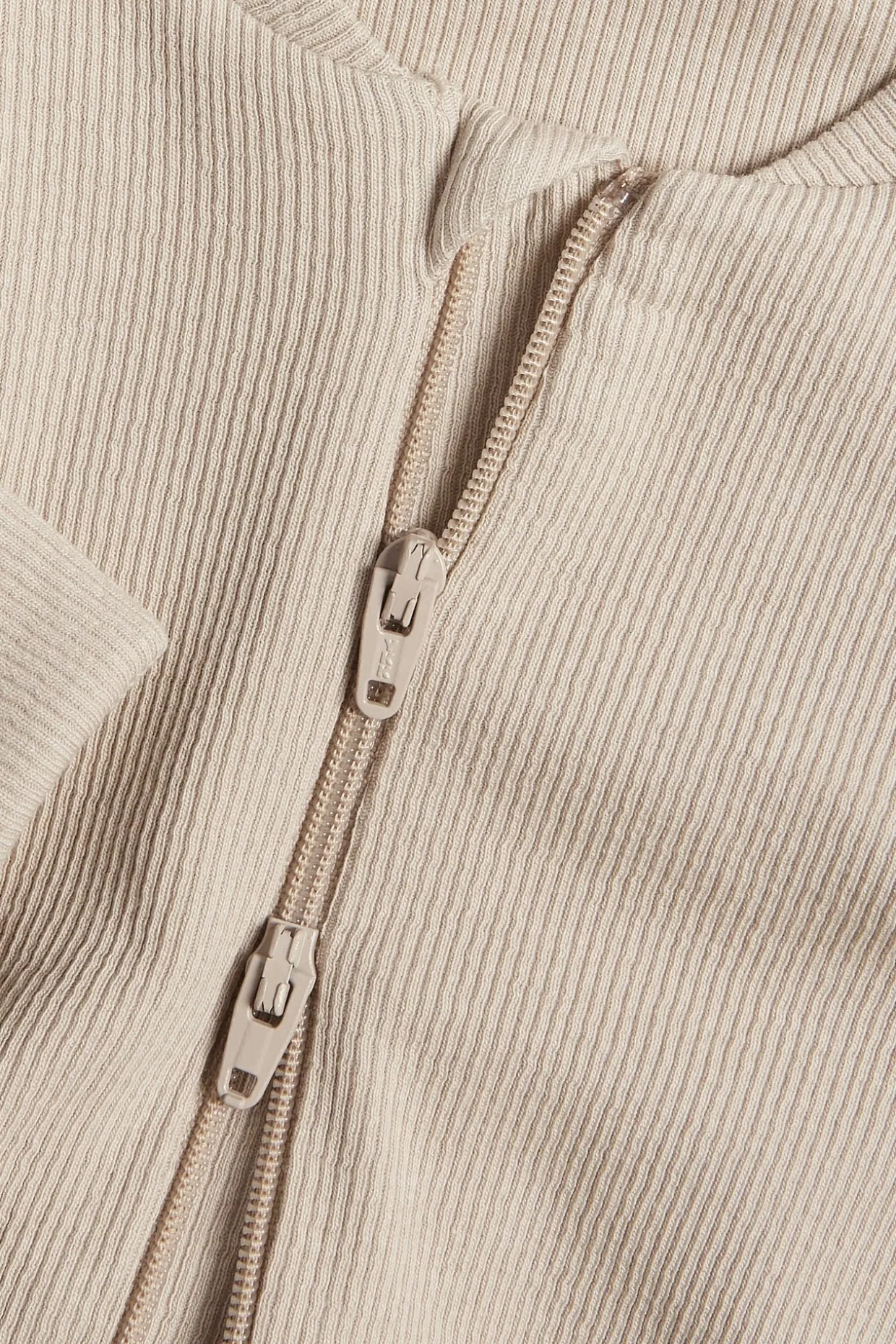 Ribbet jumpsuit med ribbekanter som kan brettes ned