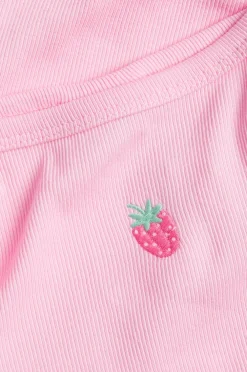 Ribbet singlet med jordbærbroderi