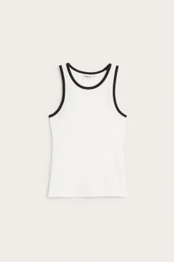 Ribbet singlet med kontrastkanter