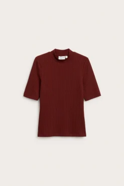 Ribbet topp med polokrage