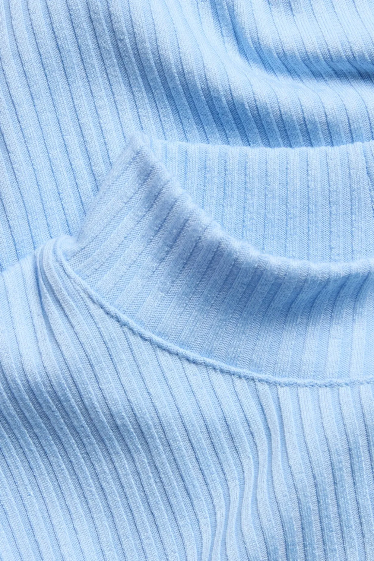 Ribbet topp med polokrage
