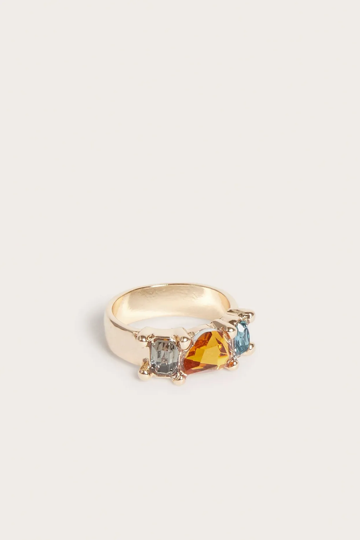 Ring med glassteiner