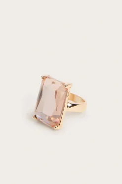 Ring med rektangulær stein