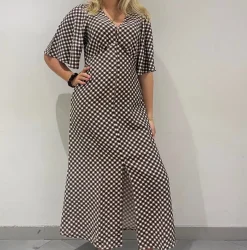 Rutete kjole med knapper