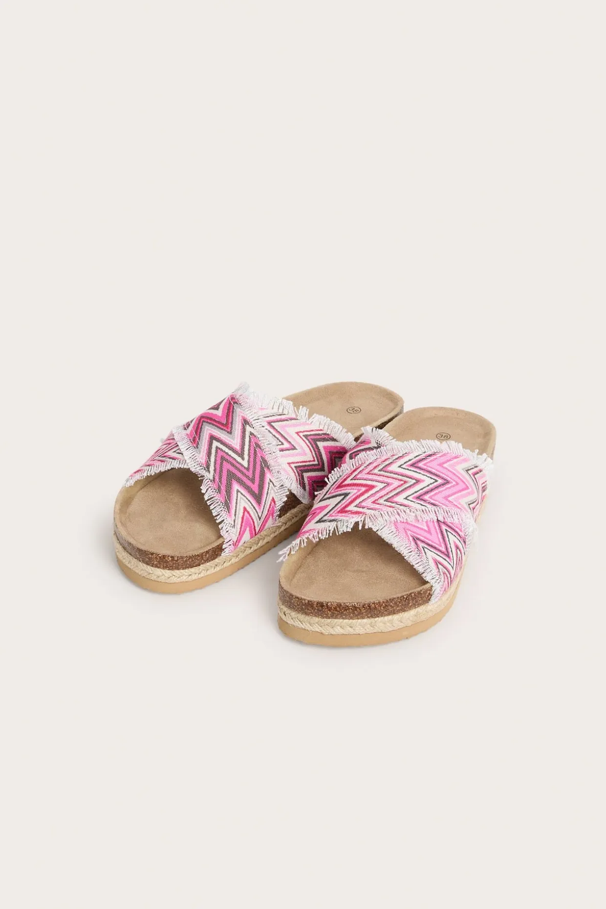 Sandaler med mønstrede fotremmer