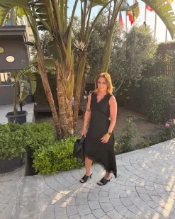Satengskjørt med blondekanter