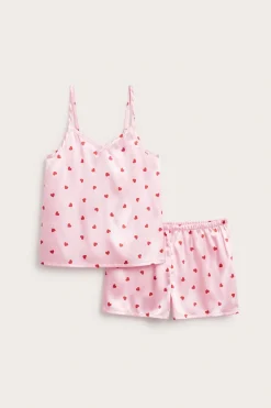 Satinpyjamas med hjerter