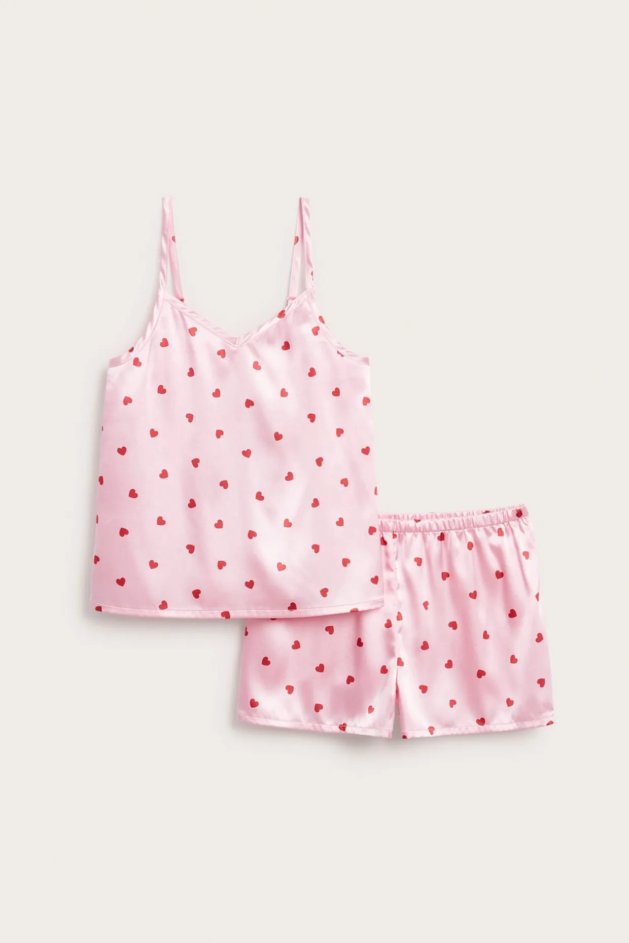 Satinpyjamas med hjerter