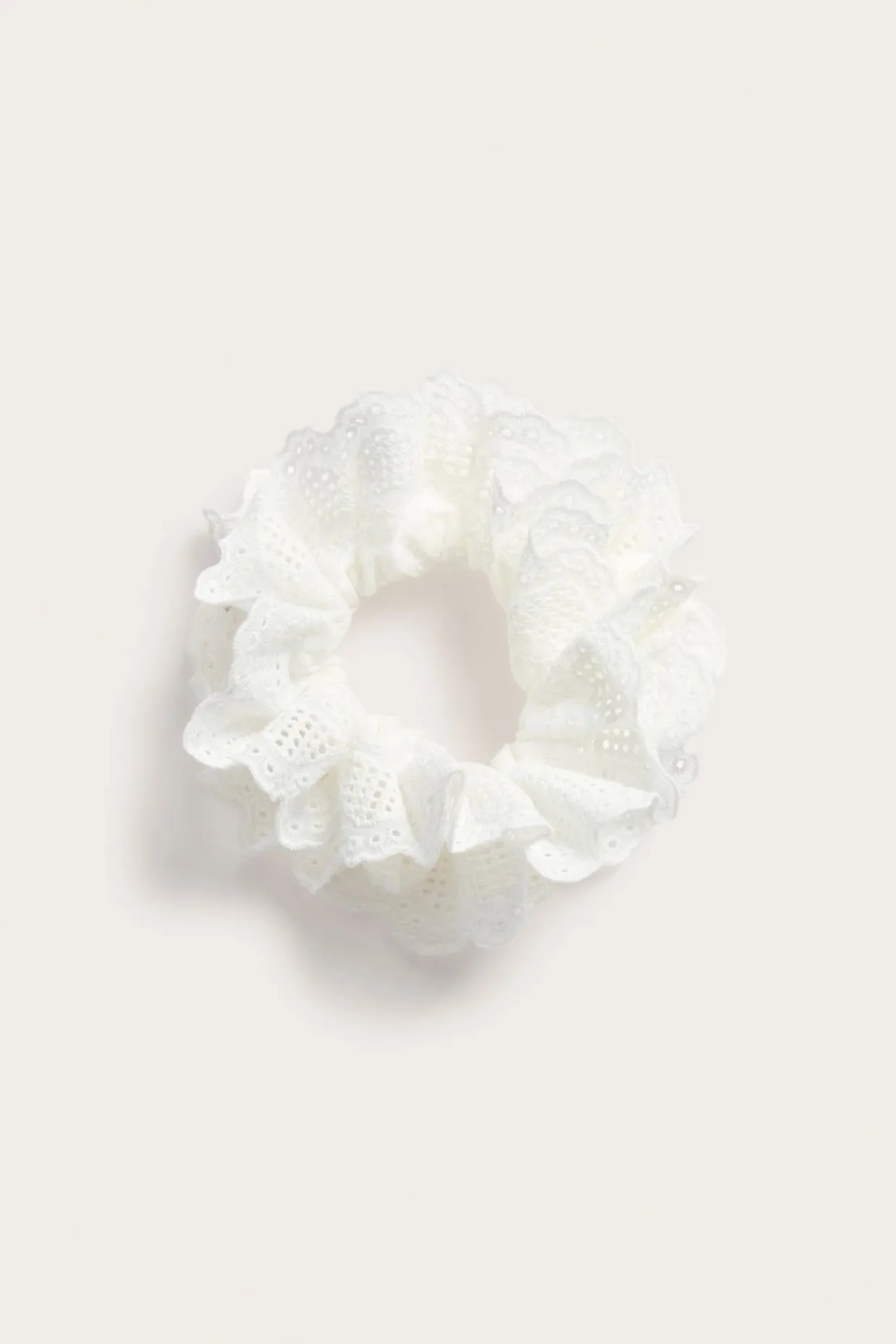 Scrunchie i broderi anglaise