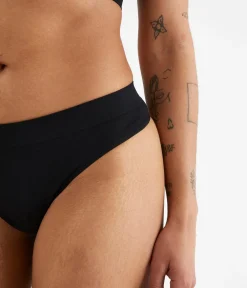 Seamless string