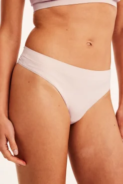 Seamless string