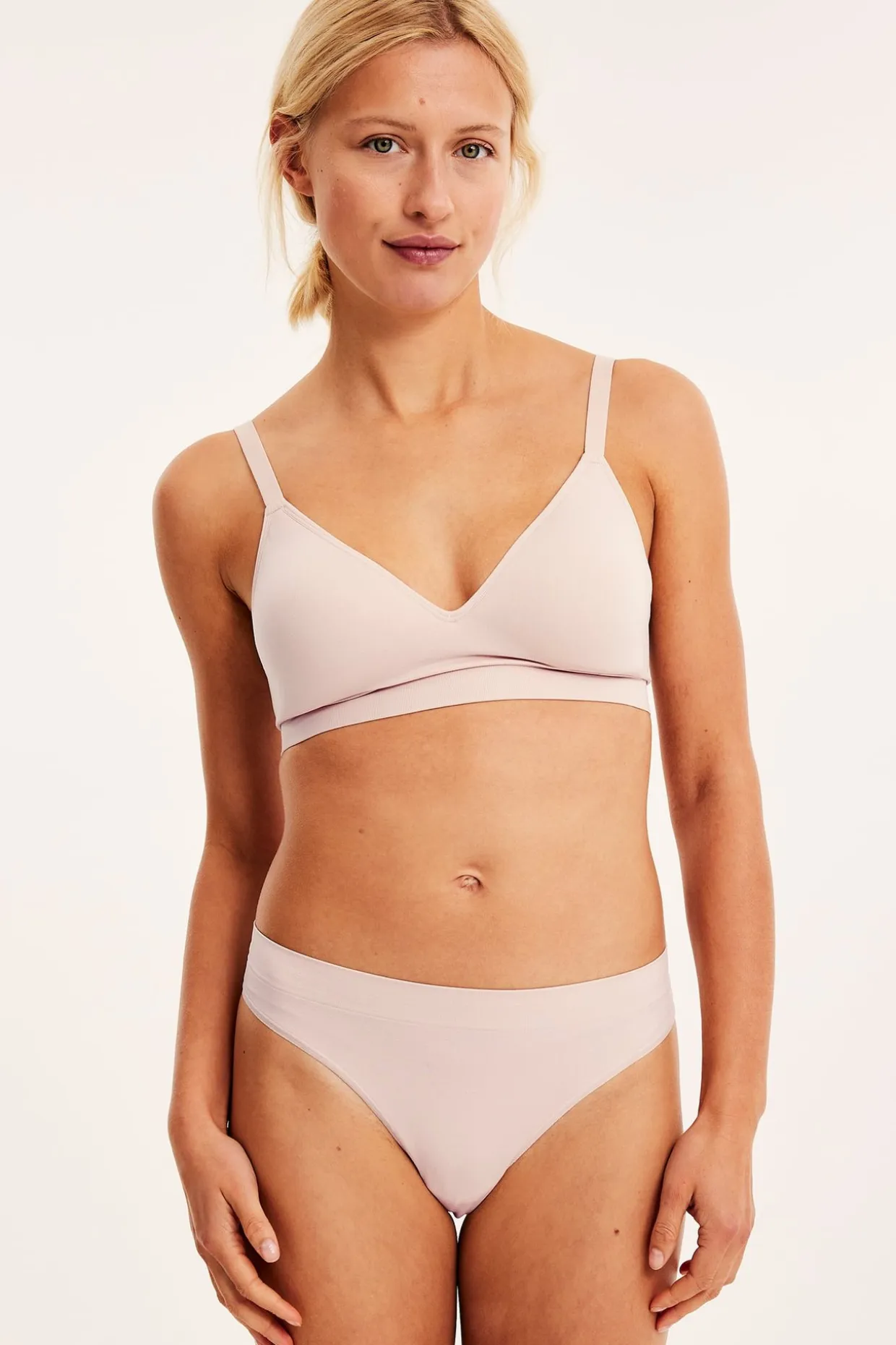Seamless string