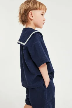 Sett med shorts og skjorte