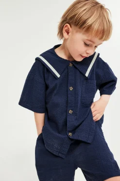 Sett med shorts og skjorte