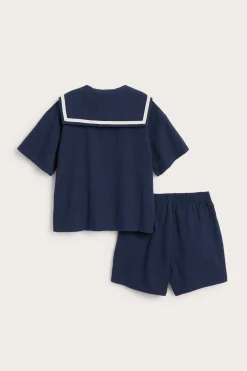 Sett med shorts og skjorte