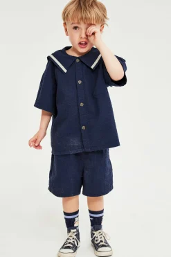 Sett med shorts og skjorte