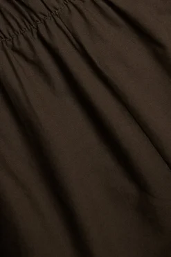 Shorts i bomullspoplin og brodert kant