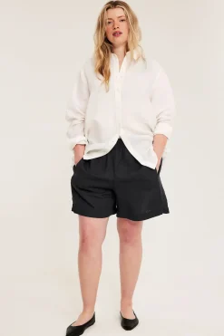 Shorts i viskose og linblanding