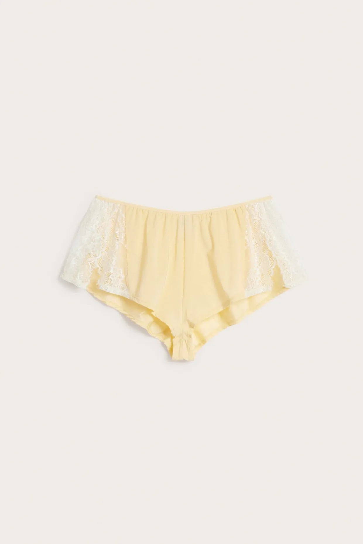 Shorts med blonder