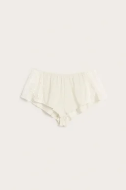 Shorts med blonder