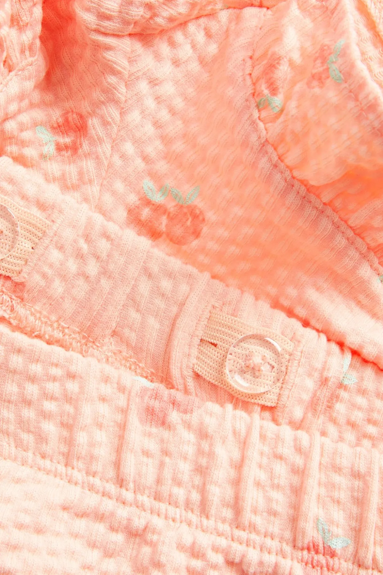 Shorts med ferskenmønster og volangkant