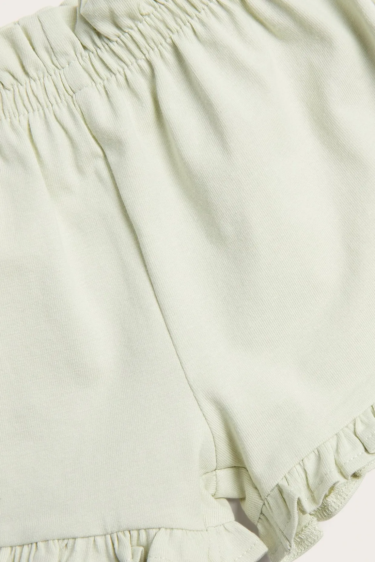 Shorts med volang