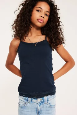 Singlet med blondekant