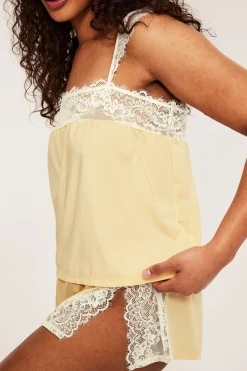 Singlet med blonder
