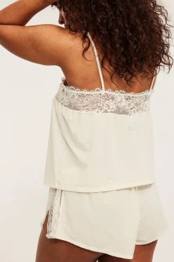 Singlet med blonder