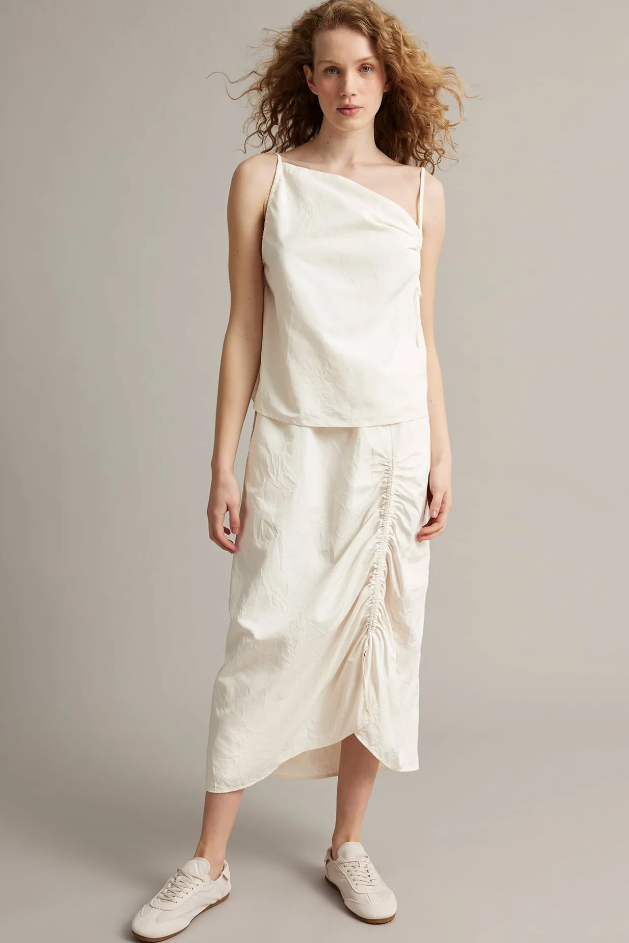 Singlet med draperingsdetaljer