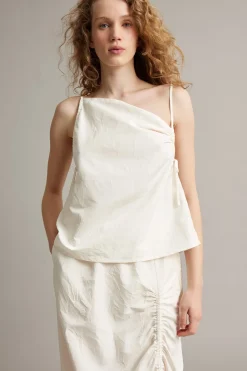 Singlet med draperingsdetaljer