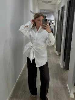 Skjorte med knyting