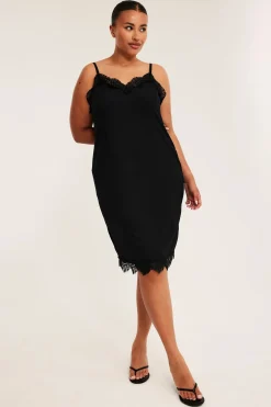 Slipkjole med blonder