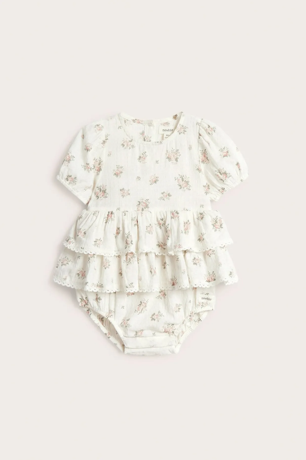 Småblomstrete jumpsuit med volang