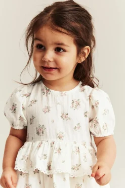 Småblomstrete jumpsuit med volang