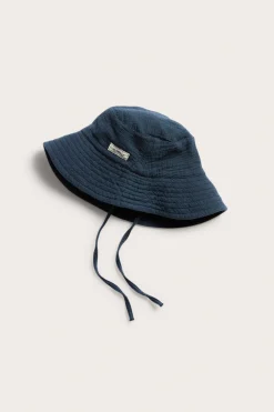 Solhatt med knytebånd
