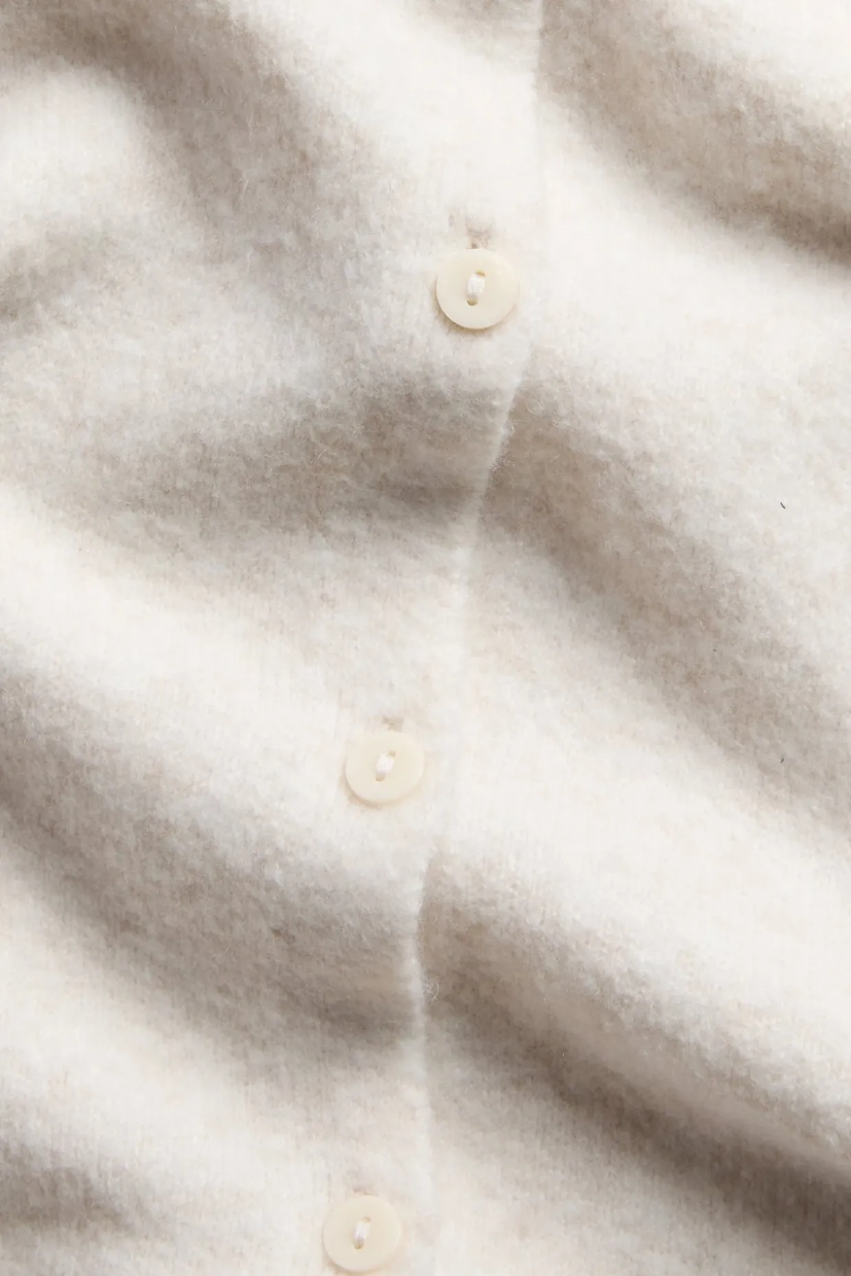Strikket cardigan med krage og korte ermer