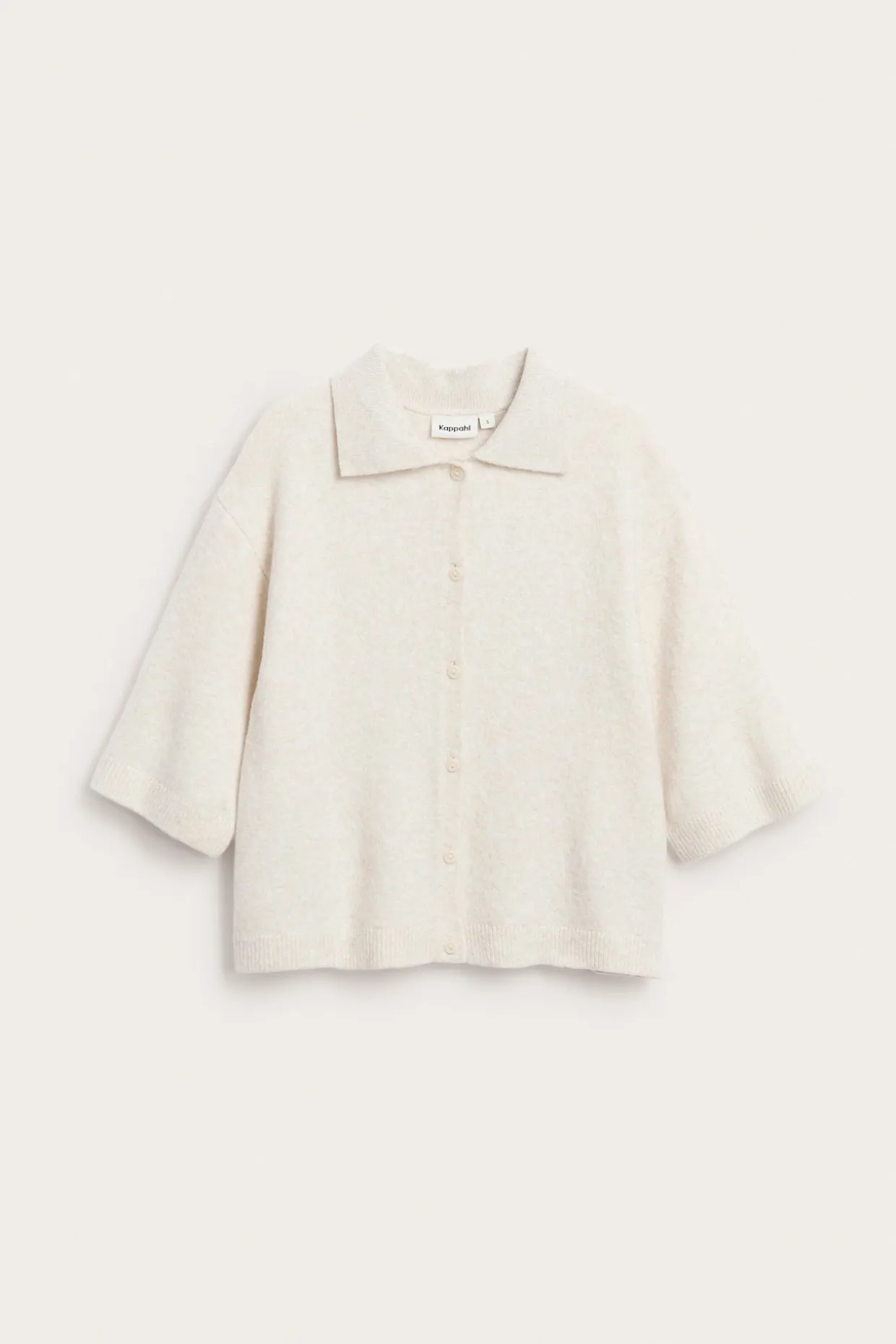 Strikket cardigan med krage og korte ermer